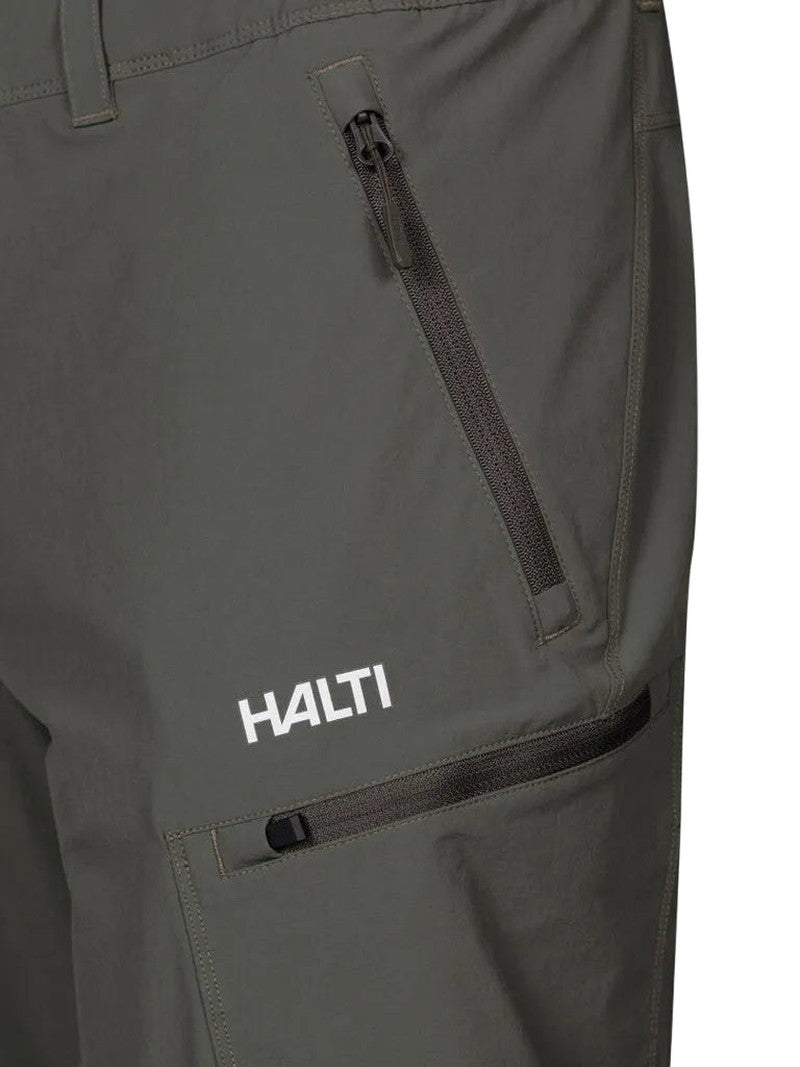 Närbild Halti byxtyg med snedlyftad ficka och textlogg