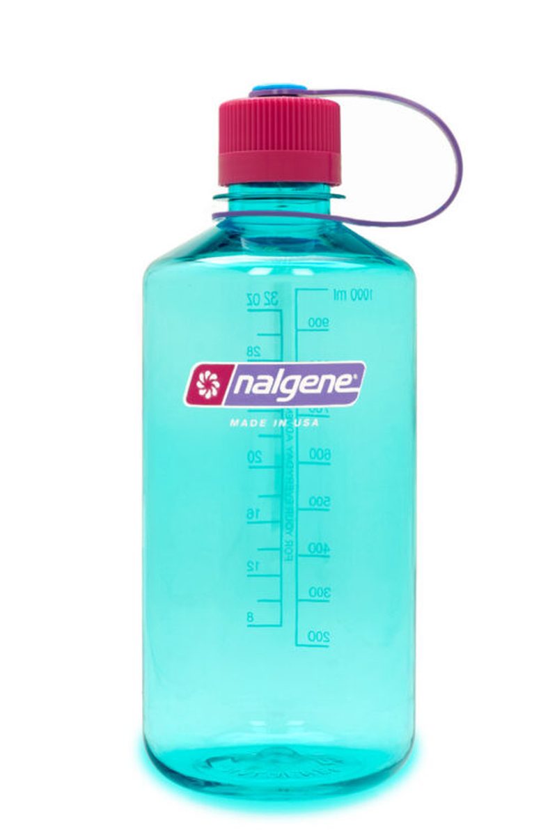 Nalgene 1L vattenflaska ljusblå med rött lock och volymskala