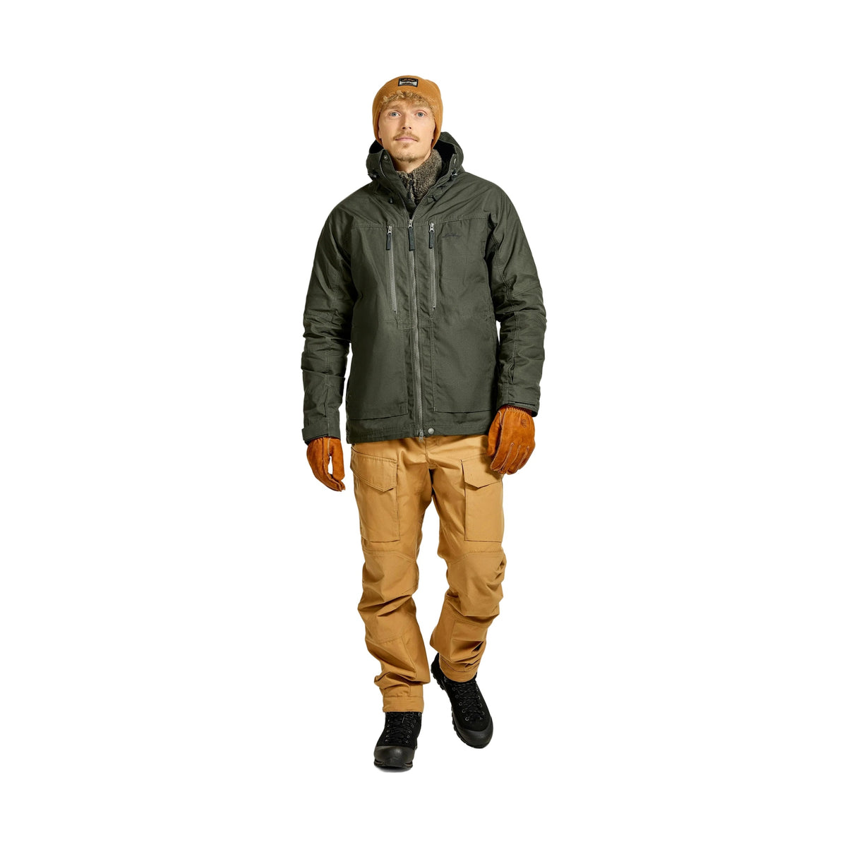 Mörkgrön Lundhags Authentic III vindjacka med huva på manlig modell