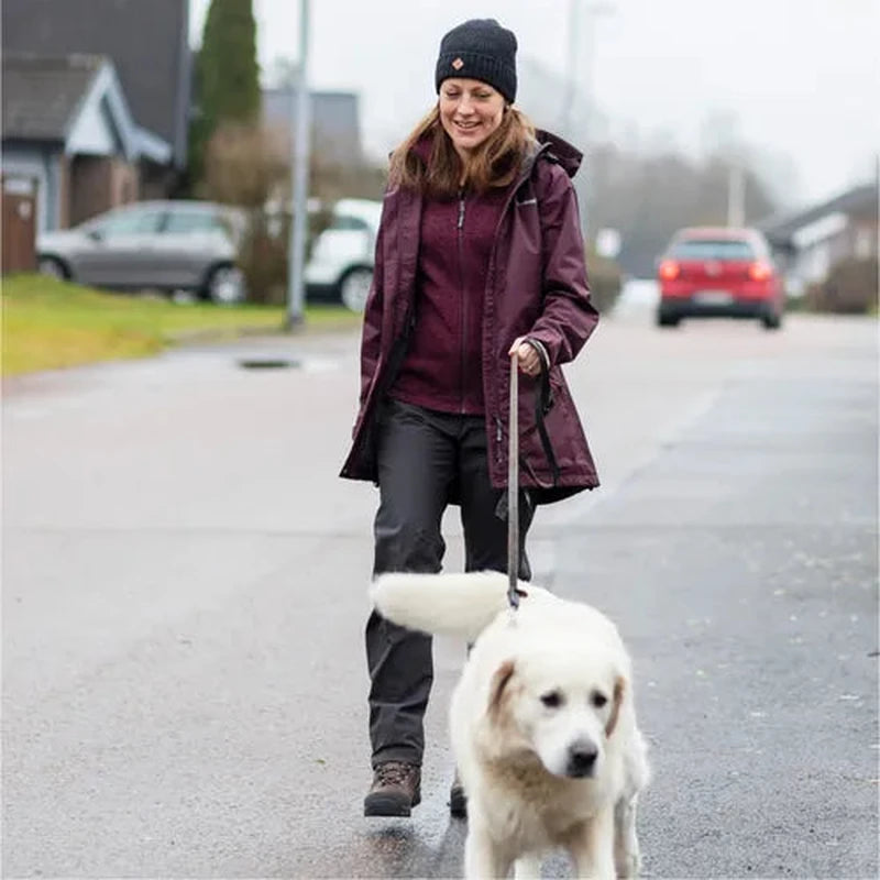 Fleecejacka som mellanlager under yllejacka vid utomhusaktivitet med hund