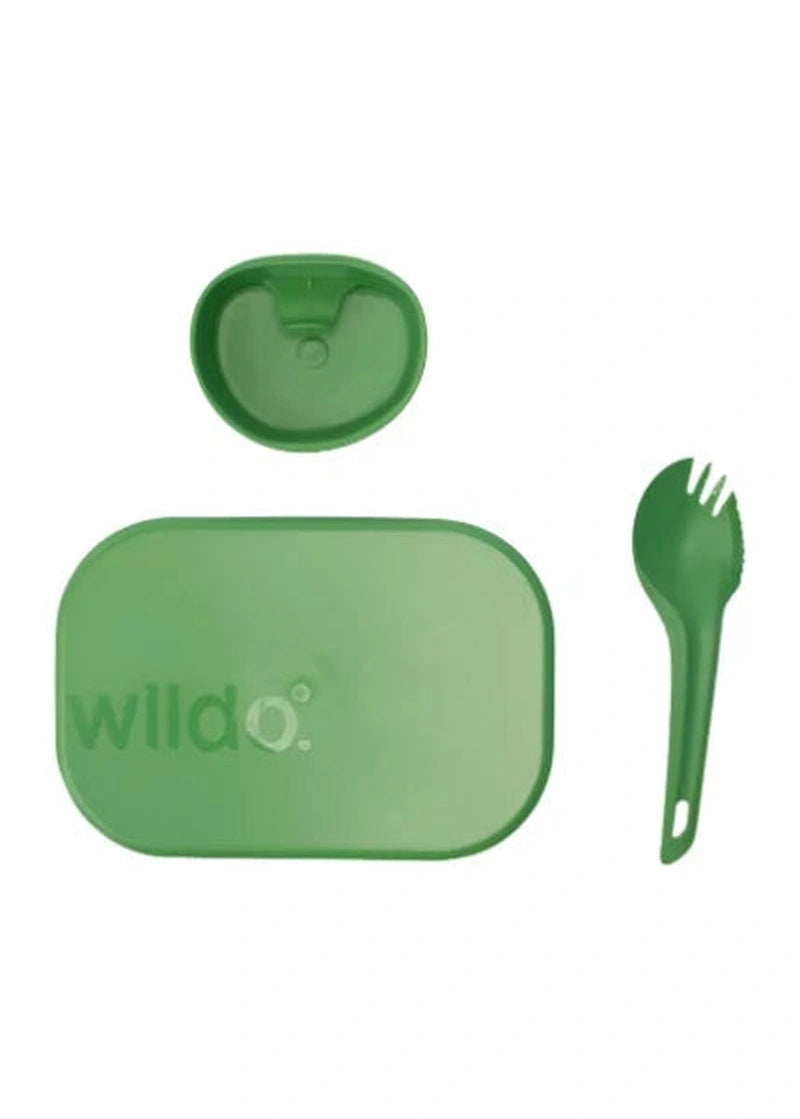 Grönt måltidskit med tallrikslåda, kopp och spork
