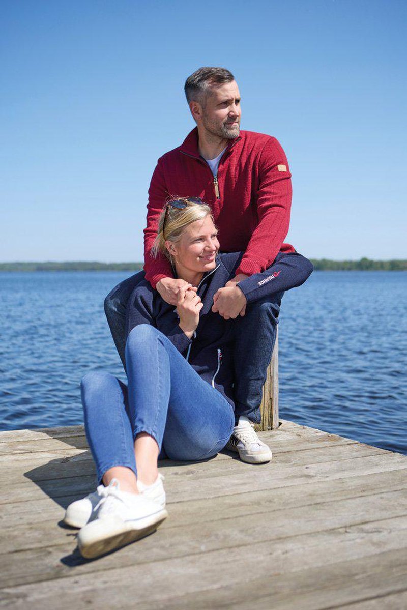 Hugo ulltröja i rött och blått, halffräckad windbreaker för utomhusbruk