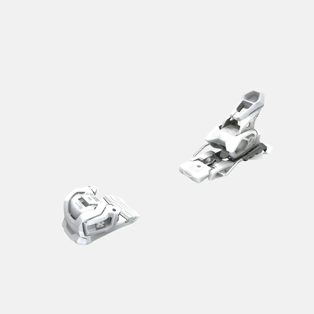 Diagonalt placerade vita Tyrolia Attack LYT 12 GW alpinbindningar