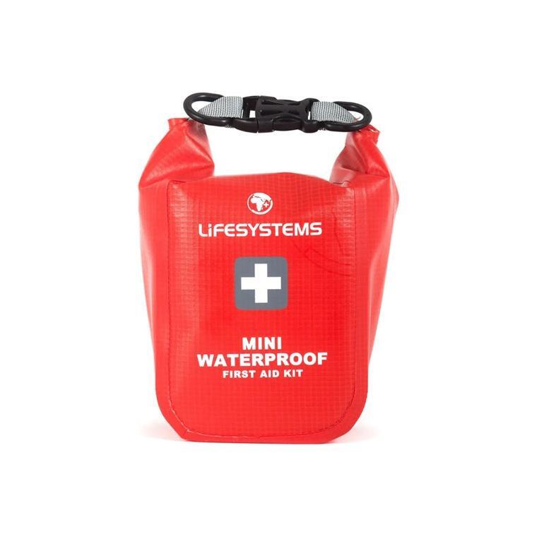 Framsida röd Lifesystems mini waterproof kit med vit kors-symbol