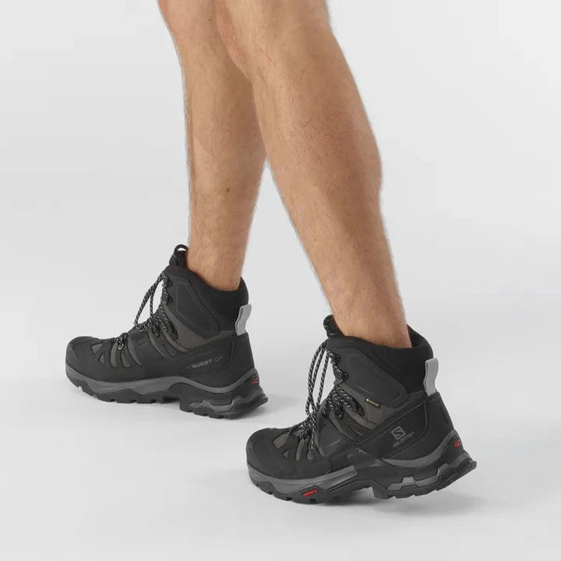 Sidovy av Salomon Quest 4 GTX med grå accenter