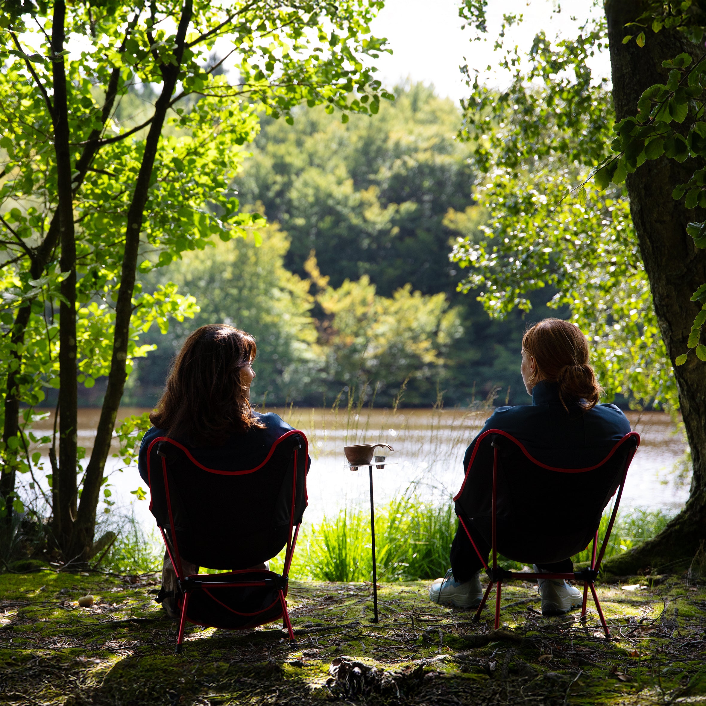 PAKET: Ran lättviktsbord och 2 lättviktsstolar med låg rygg