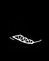 Vitt geometriskt sidomönster och VIKING-logotyp på kängans sida mot svart bakgrund