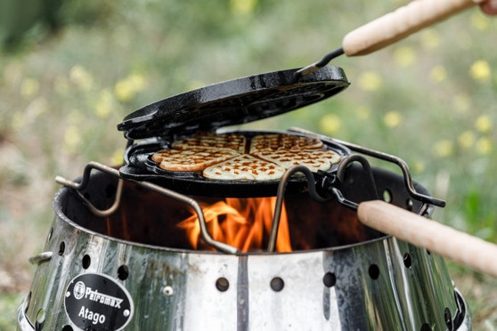 Rotating waffle iron